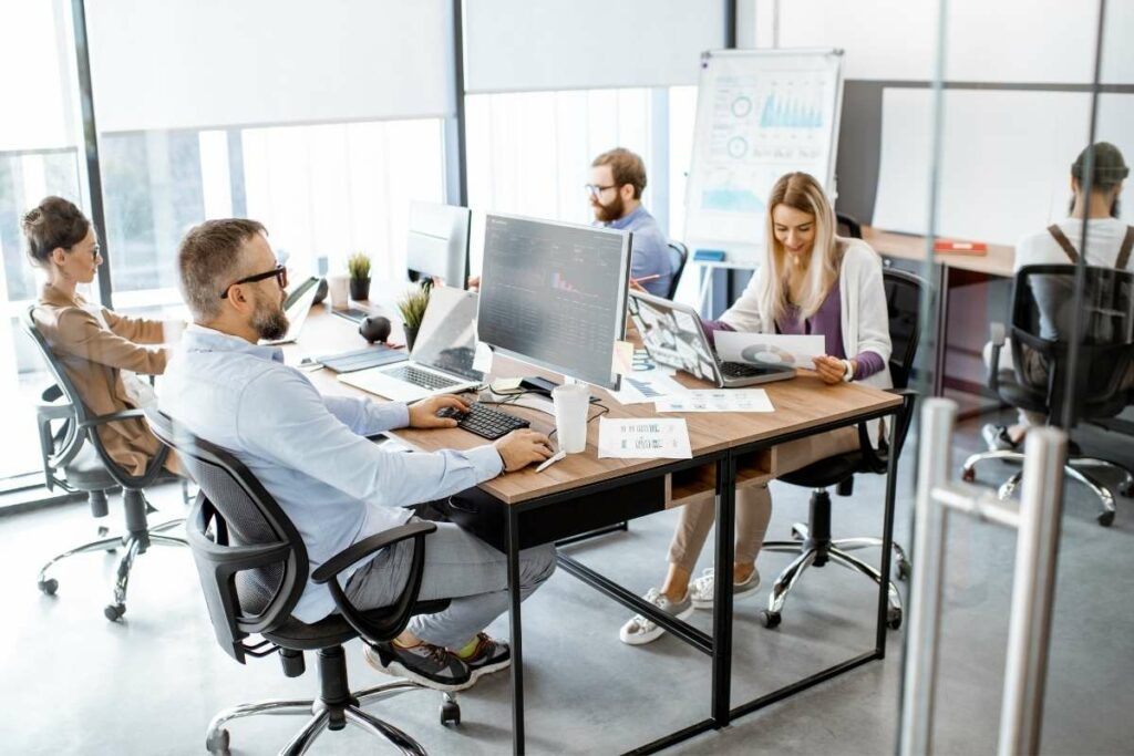 lavoratori in ufficio